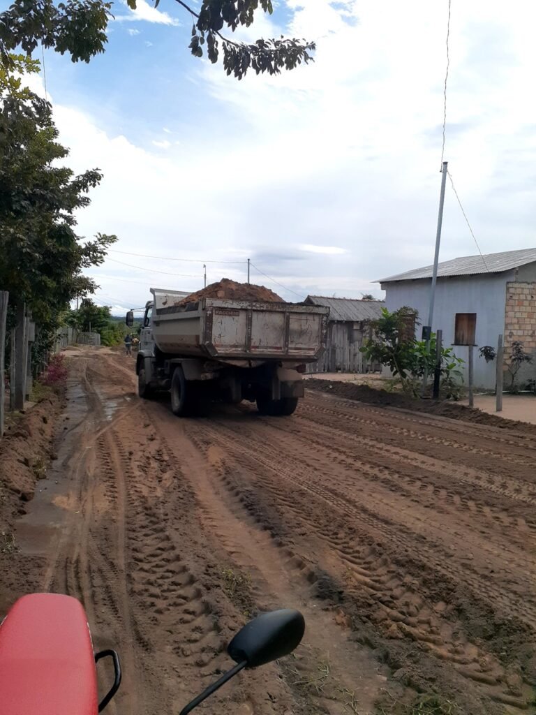 SEMITS realiza trabalho paliativo de recuperação de vias urbanas
