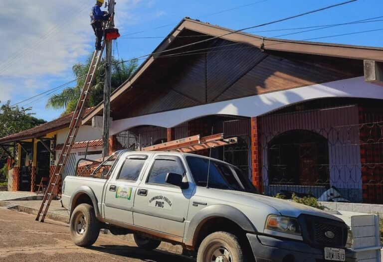 SEMITS realiza manutenção no sistema de iluminação pública