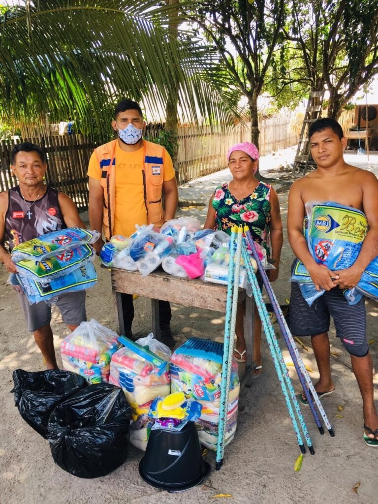 Defesa Civil realiza entrega de Kits e Cestas básicas na comunidade Macurá
