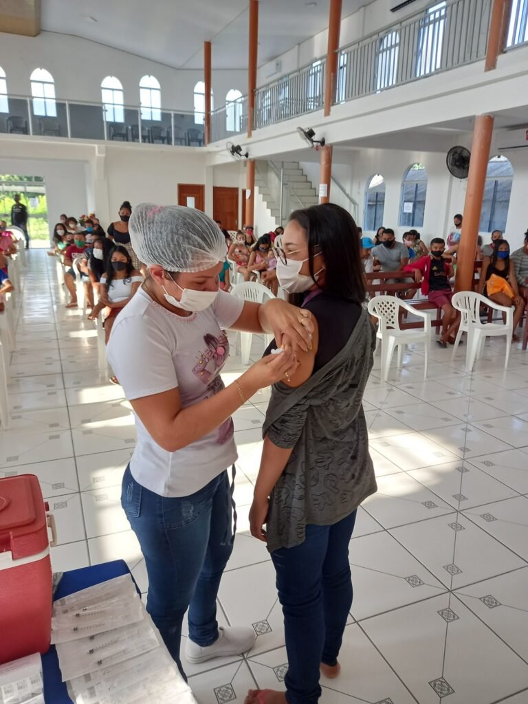 Secretaria de Saúde dá continuidade ao calendário de vacinação contra COVID-19