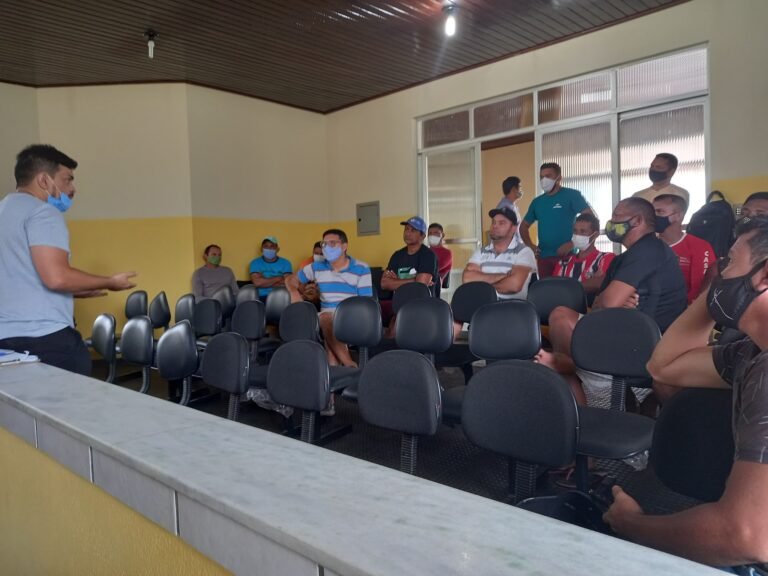 Prefeito reúne com SEMA e comerciantes de gás para adotar medidas