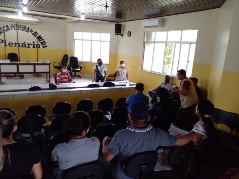 Secretaria de Educação reúne com diretores das escolas para definir matrículas de 2022