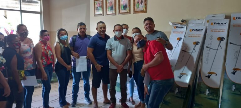 PMC realiza entrega de roçadeiras para manutenção de espaços públicos