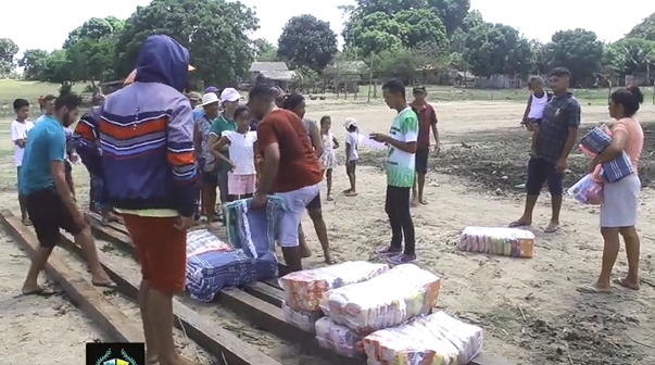 Entrega de cestas básicas para famílias do Castanhal Grande e região