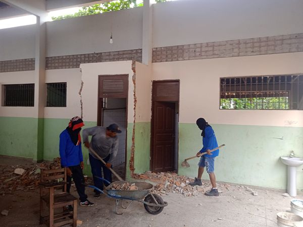 Prefeitura de Curuá continua com os trabalhos de reforma em algumas escolas do município.