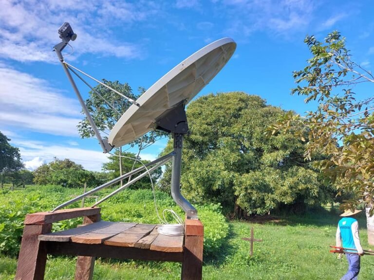As escolas da zona rural do nosso município são Sebastião e Manuel Valente Picanço receberam antenas de internet via satélite
