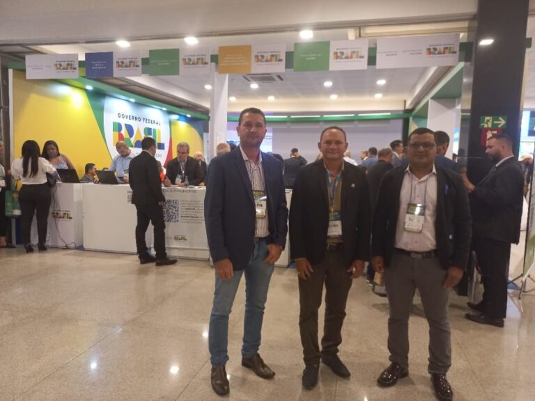 Na marcha dos prefeitos em Brasília, o prefeito esteve no stand do ministério da educação.