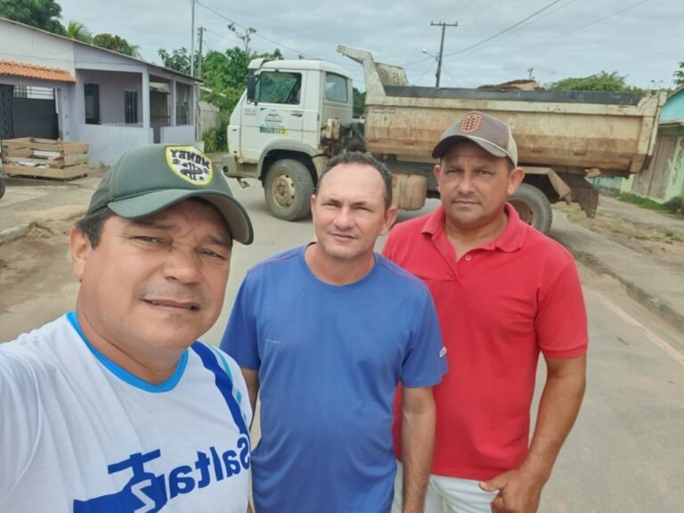 O prefeito Giga Marinho acompanhou os trabalhos de limpeza nas ruas de nossa cidade.