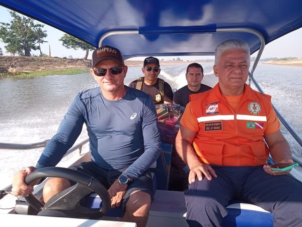 Prefeito realiza visita à comunidade Rio da Ilha para acompanha a situação dos moradores.