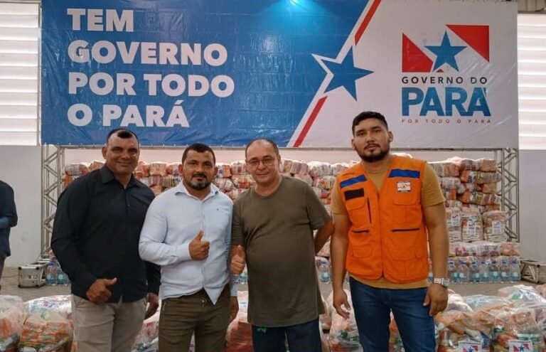 Prefeito está em Santarém, recebendo as cestas básicas que será entregue as famílias afetas pela seca.
