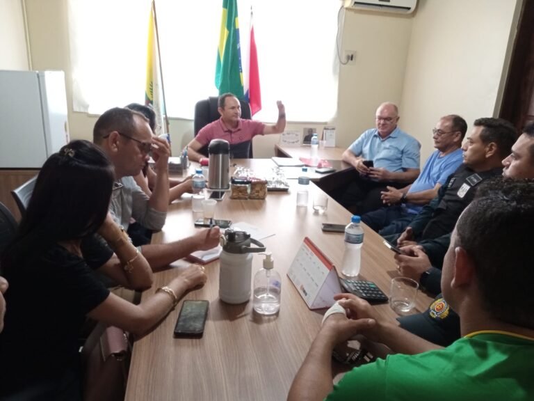 Prefeito realizar reunião para tratar sobre a segurança do RAID.