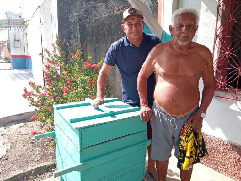 Secretaria de meio Ambiente realizou entregas de 35 lixeiras no município.