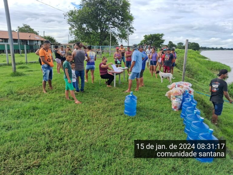A Prefeitura Municipal, realiza entrega das cestas básicas.