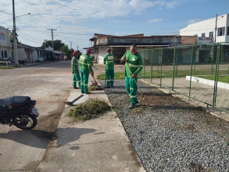 Prefeitura de Curuá continua com os trabalhos de limpeza por toda a cidade…