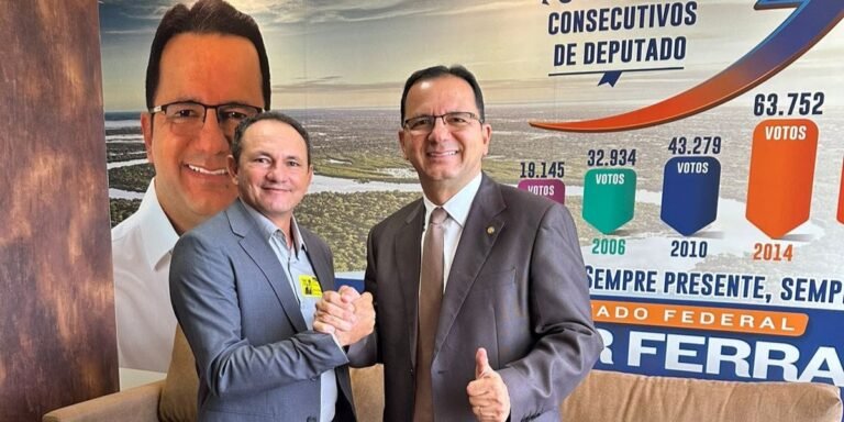 O prefeito se reuniu com o Deputado Junior Ferrari.
