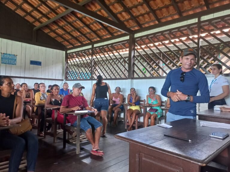  Reunião com os pais e alunos na comunidade do Rio da Ilha