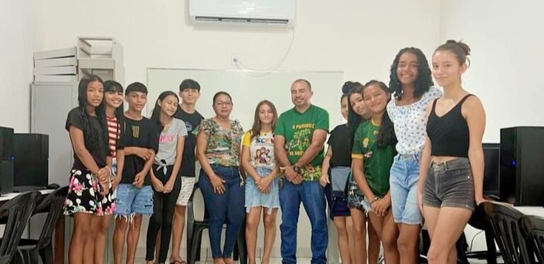 Projeto de Informática Básica, no Centro de Qualificação para jovens.