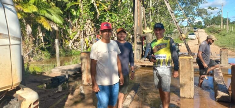 O prefeito, visitou a obra na estrada da Moloca na ponte sobre o Igarapé da Mariquinha.