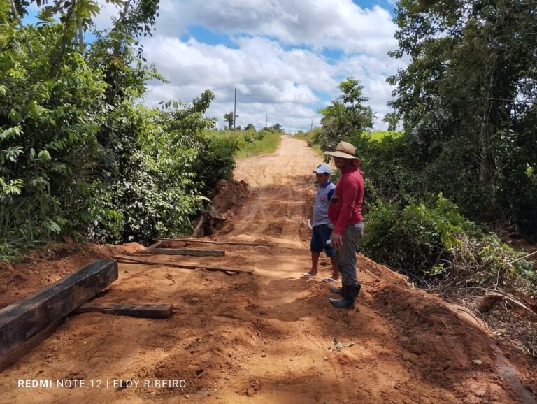 Prefeitura realizar trabalhos na ponte da estrada de Apolinário!